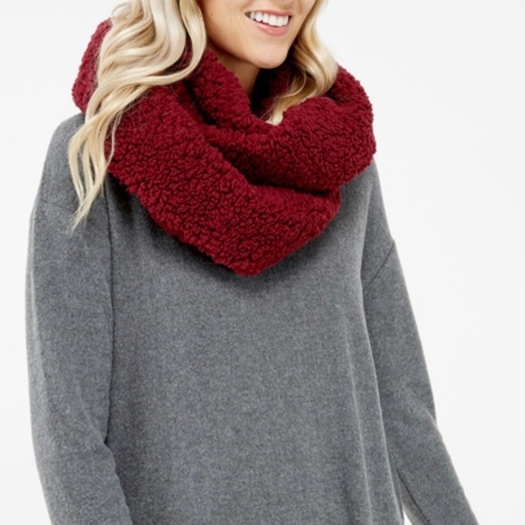 Kensie | Sherpa Infinity Scarf Burgundy - Picture 3 of 5